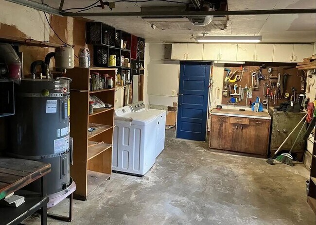 Building Photo - Remodeled 3 Bedroom, 1 Bath Home with Fenced Yard