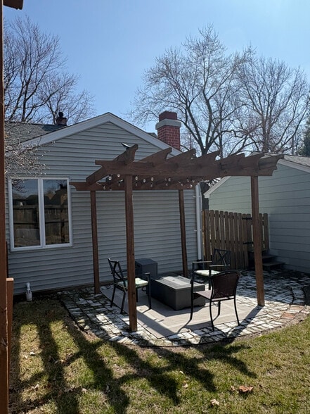 Building Photo - 1016 E Highland Pl