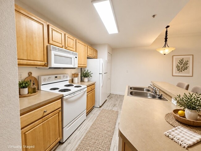 Building Photo - 420 S Villa San Marco Dr
