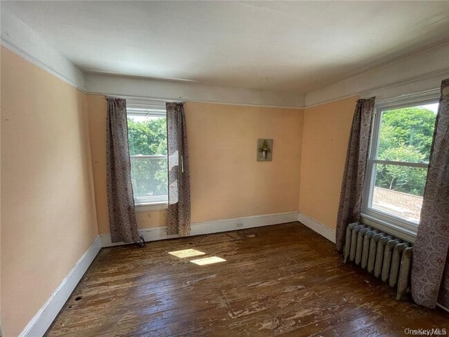 Building Photo - 21 Gladstone Ave