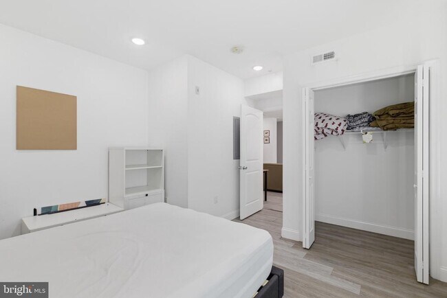 Building Photo - 925 N Broad St