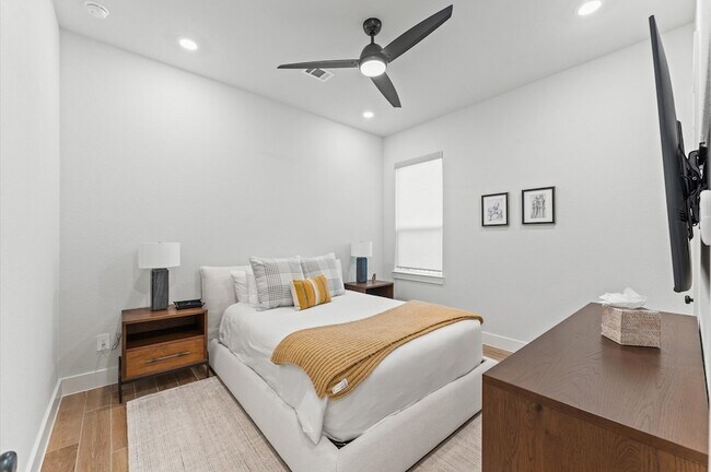 Building Photo - 9638 Birchwood Holw Trl