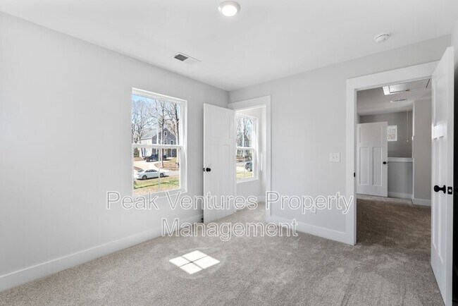 Building Photo - 104 Norbert Ln