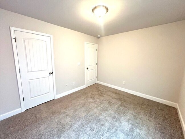 Building Photo - Beautiful 4 Bedroom 2 Bath Home! COMING SOON!