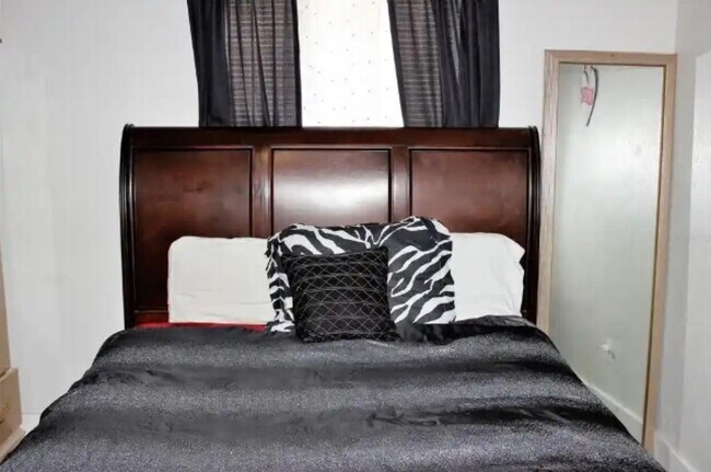 Building Photo - 15144 Jeanie Ln