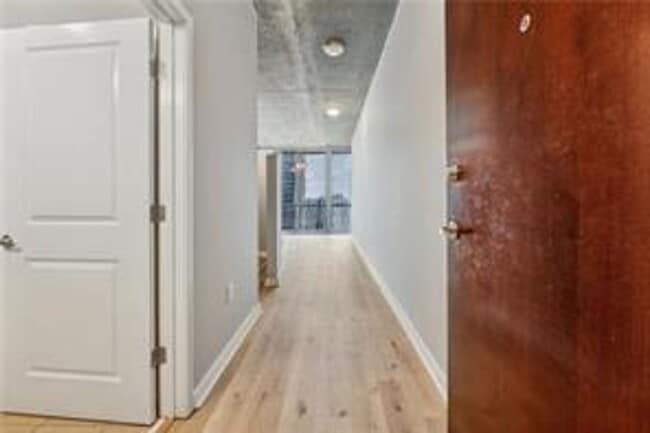 Building Photo - 1 Bedroom + 1 Bath with Views of Buckhead!