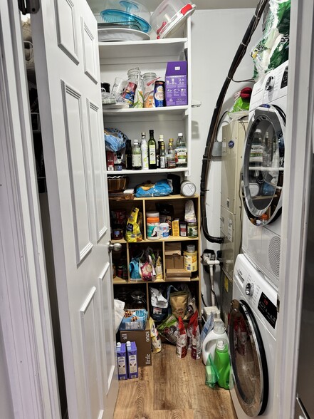 Pantry with washer/dryer - 6103 Essex House Sq