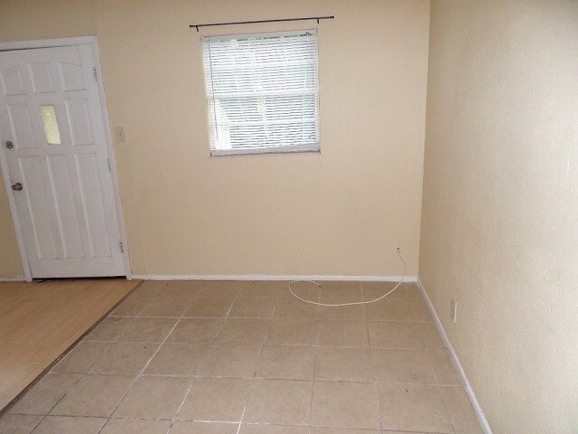 Building Photo - Cute 3bdrm/2bath House ** Section 8 OK ** Ready by 7/15** Section 8 welcome