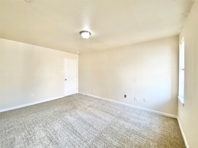 Building Photo - 8001 Rothington Rd