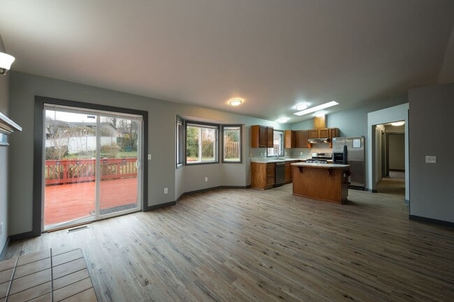 Building Photo - 3 Bedroom, 2 Bath Home in Ferndale