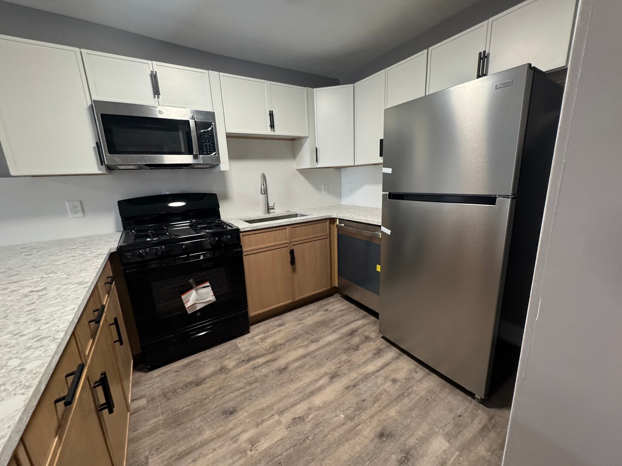 Building Photo - 352 Ermine Way