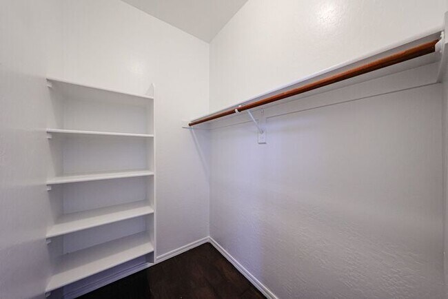 Building Photo - Welcome to this stunning 3-bedroom, 2-bath...