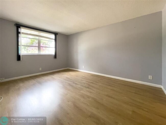 Building Photo - 2801 NW 47th Terrace