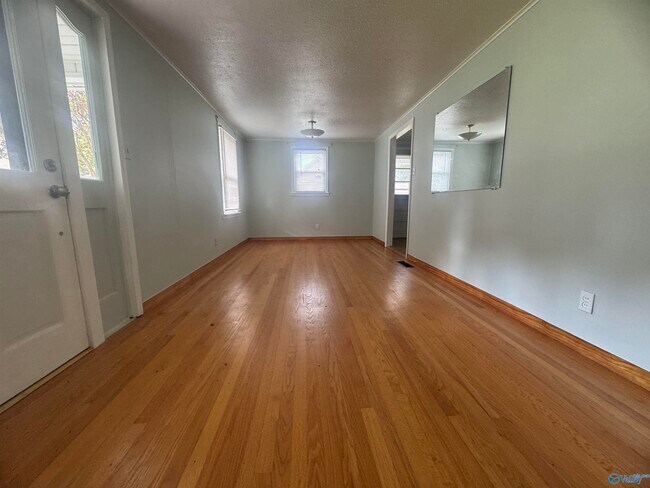 Building Photo - 1113 Humes Ave NE