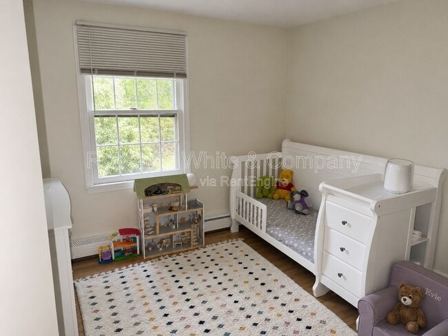 Building Photo - 331 Knob Hill Dr