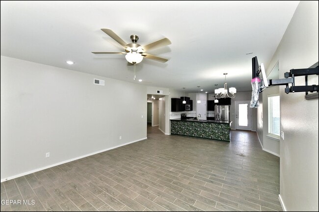 Building Photo - 541 Paseo Modesto Dr