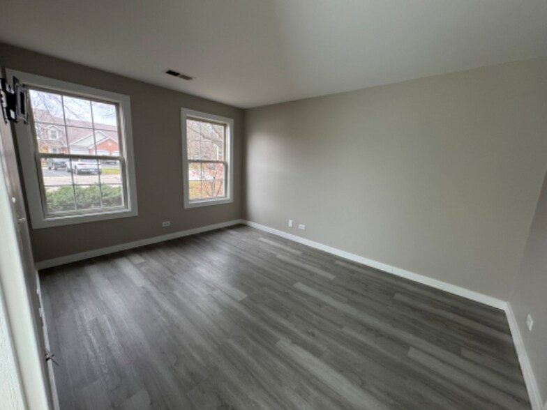 Building Photo - 323 Sheffield Ct