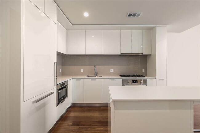 Building Photo - 44 East Ave