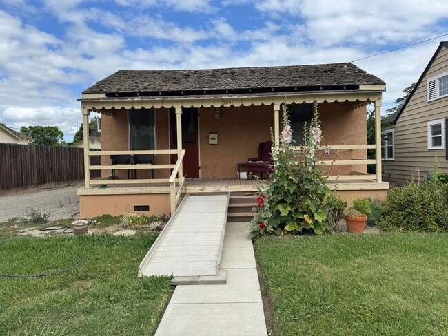 Primary Photo - Small and Cute, 1 bedroom 1 bath southside...