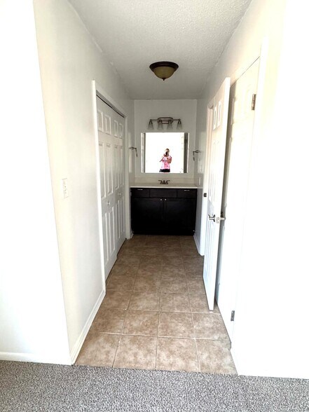 Building Photo - 725 Alder Cir