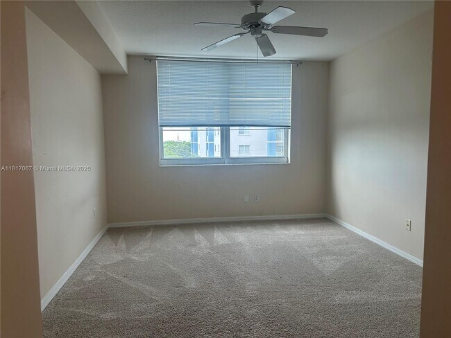 Building Photo - 2665 SW 37th Ave
