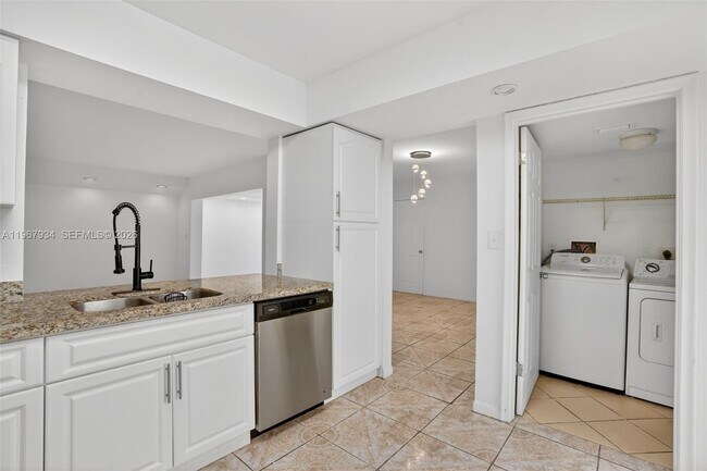 Building Photo - 347 Ives Dairy Rd