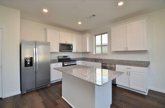 Building Photo - 16439 Big Hickory Dr