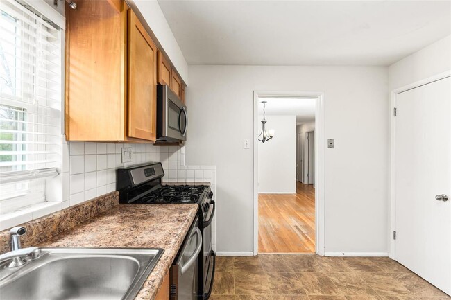 Building Photo - 767 Wenneker Dr