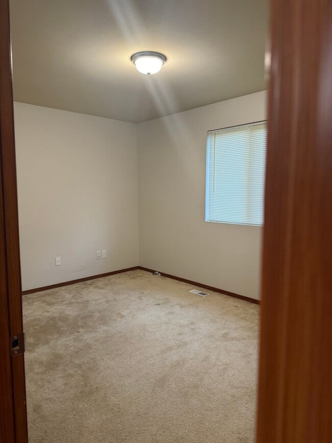 Building Photo - 15717 26th Ave W