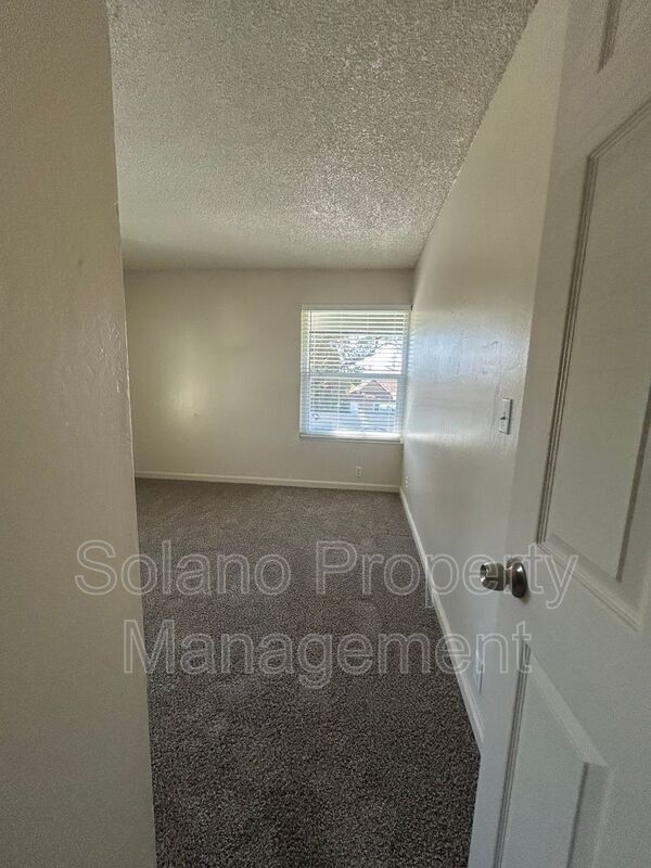 Building Photo - 766 E Tabor Ave