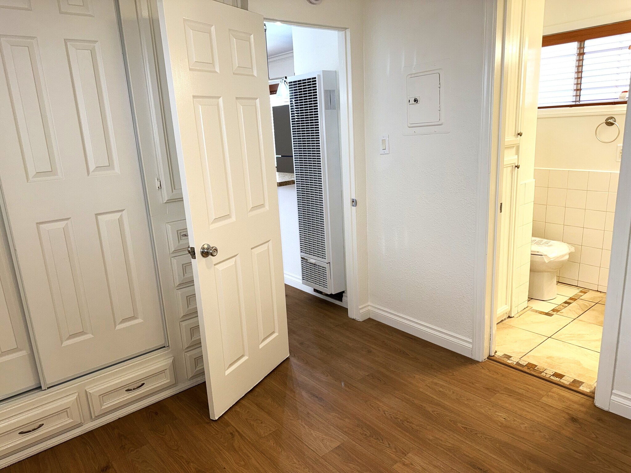 Building Photo - 128 13th St