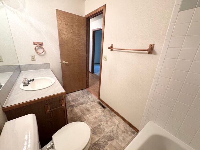 Building Photo - Now leasing in West Boise! This single-lev...