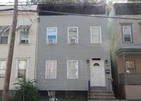 Building Photo - Spacious 4-bedroom house