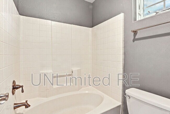 Building Photo - 2455 W Silverton Dr