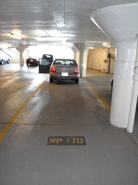 Assigned Garage Parking - 1121 Arlington Blvd