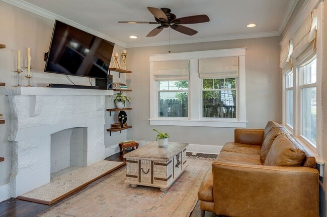 Building Photo - Beautiful Cleveland Park Bungalow, just 2 ...