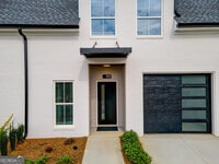 Building Photo - 119 Chateau Dr SE