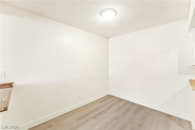 Building Photo - 5309 W Cheyenne Ave