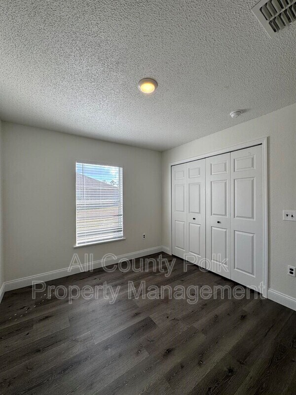 Building Photo - 572 Adriel Ave