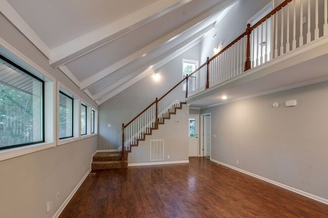 Building Photo - 625 Mercer Dr