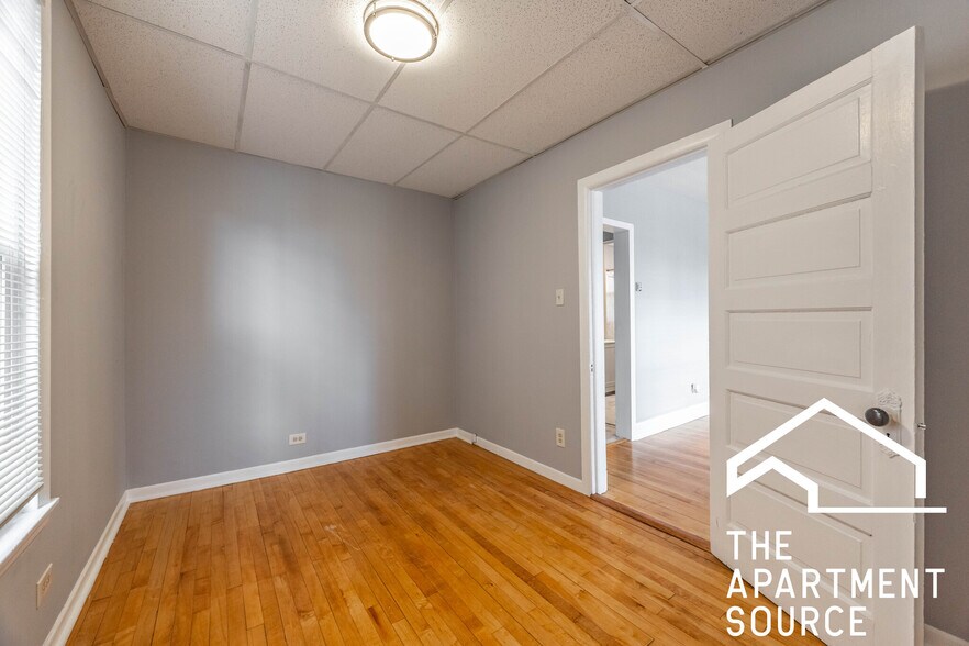 Building Photo - 5128 W Henderson St