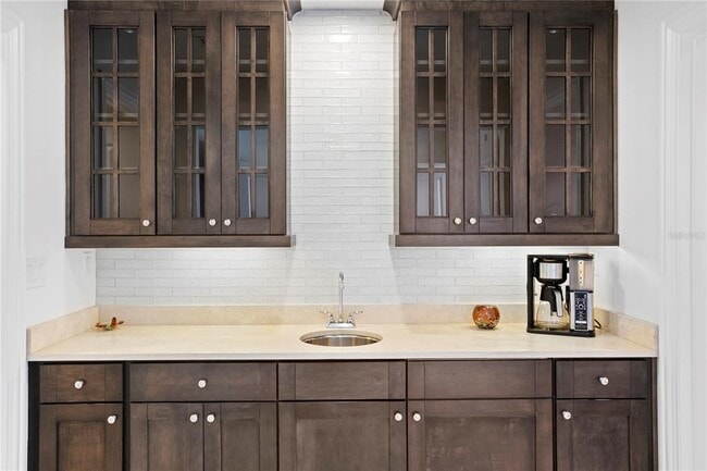 Building Photo - 450 Knights Run Ave