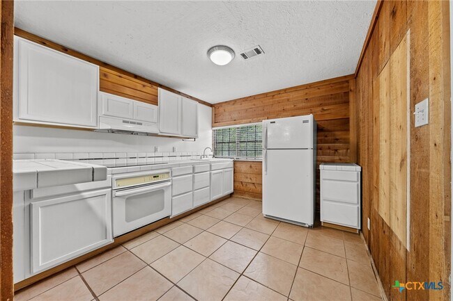 Building Photo - 301 Tatum Rd