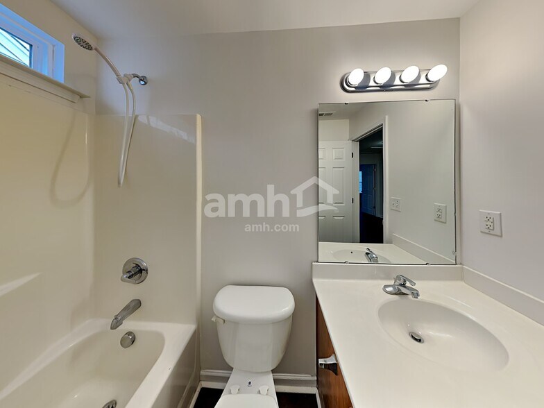 Building Photo - 5116 Abercromby St