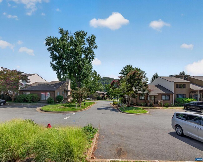 Building Photo - 225 Harvest Dr