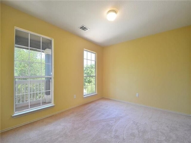 Building Photo - 4584 Mather