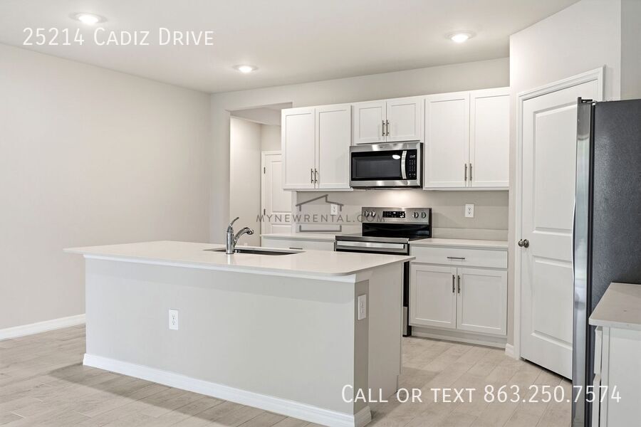 Building Photo - 25214 Cadiz Dr