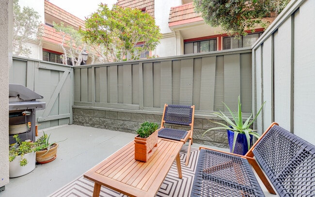 Building Photo - 8828 Pershing Dr