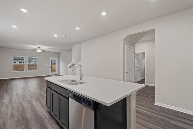 Building Photo - 528 Loriner Wy