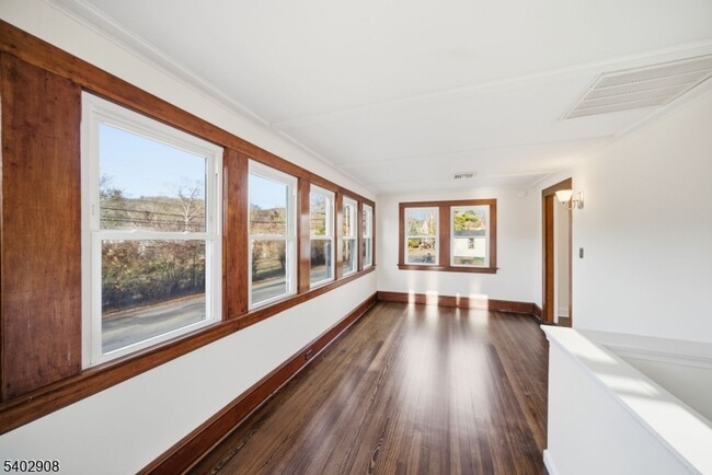 Building Photo - 75 Lakeview Terrace